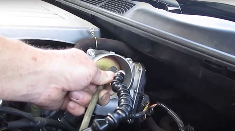 How to Properly Perform a Fuel Injection Service on a 2007 Toyota Avalon